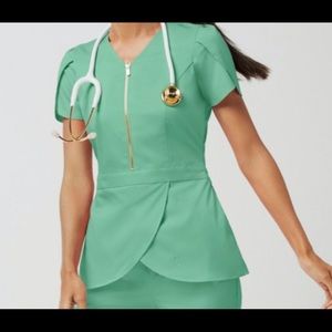 Jaanuu Tulip scrub top